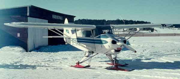 SE-CRW_pa_skidor